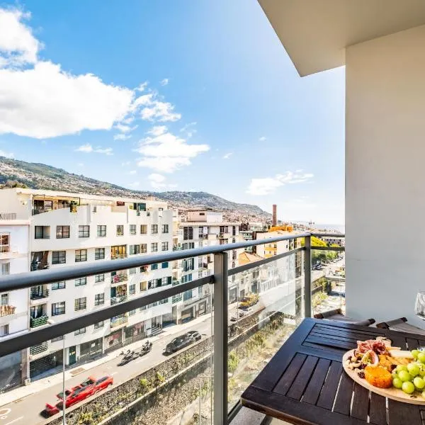 Maderia Emotions I, By OP, hotel ve Funchalu