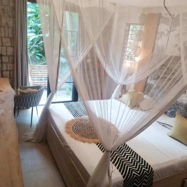 Home SAKALAVA, hotel in Dzamandzar