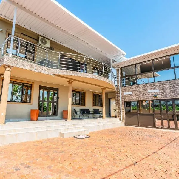 18 OnThorn-Four Bedroom House - Grid Tied 10kva Solar System, hotel v destinaci Durban