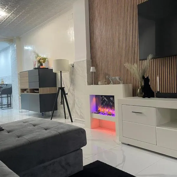 Stylish and renovated house, hotel in Cullera