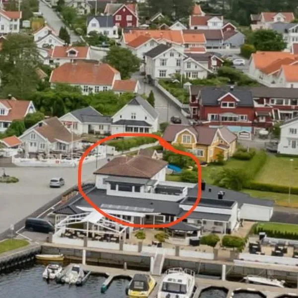 Brygga i Helgeroa, Hotel in Larvik