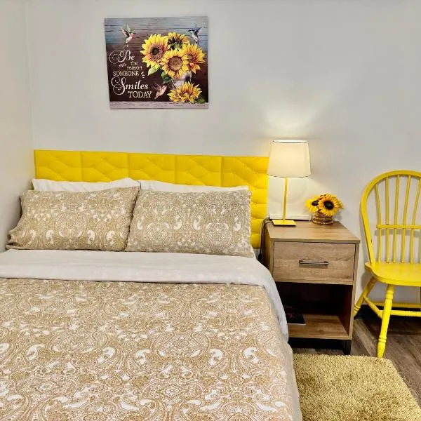 Private Room with Shared Bathroom on the 1st Floor 10 minutes Walk to University of Washington, Hotel in Seattle