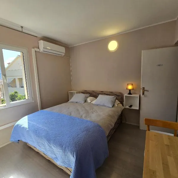 코미자에 위치한 호텔 Bed and Breakfast BLUE in BLUE, Room GREEN +