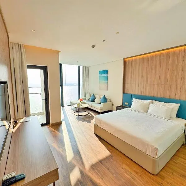 Alacarte condo - right on beach - high floor, hotel in Ha Long