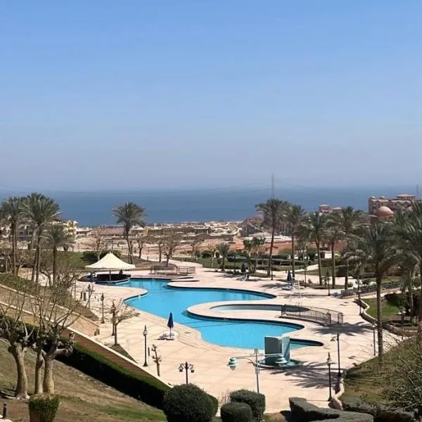 Porto el sokhna sky panorama sea and pool view full service, ξενοδοχείο σε Αΐν Σούχνα
