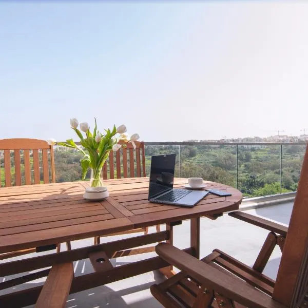 Egħżien Suite A2 Access to Tranquil Shared Pool, ξενοδοχείο σε Xagħra