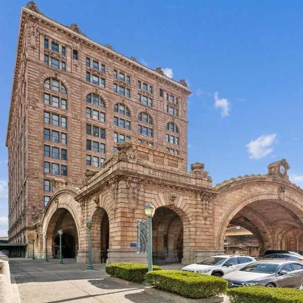 Placemakr Downtown Pittsburgh at The Pennsylvanian，位于匹兹堡的酒店