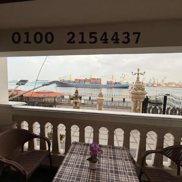 شقه 102 مطله علي قناة السويس والبحر فيو رائع بورسعيد, hotel in Port Said