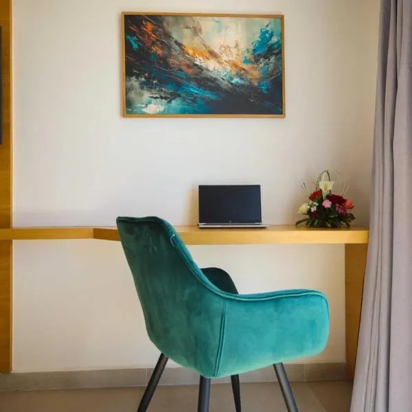 FAHO Hôtel, hótel í Rabat