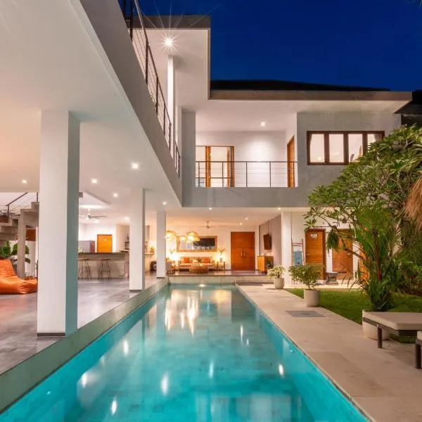 Beautiful modern villa in the heart of Seminyak: Seminyak'ta bir otel