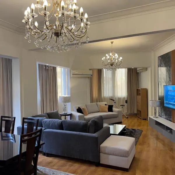 Classic Style 3 bedrooms Zamalek apartment, hotel v Káhiře