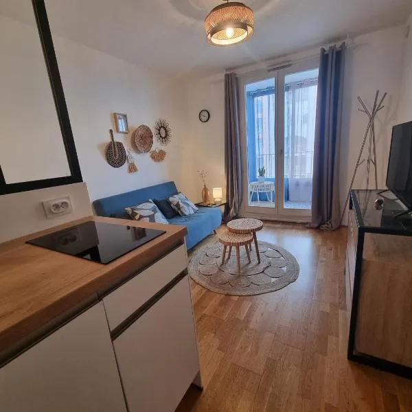 Magnifique vue plage à 50m, WIFI, très joli et moderne appt 1 chambre, 4 couchages 2 adultes 2 enfants, hotel en Le Barcarès