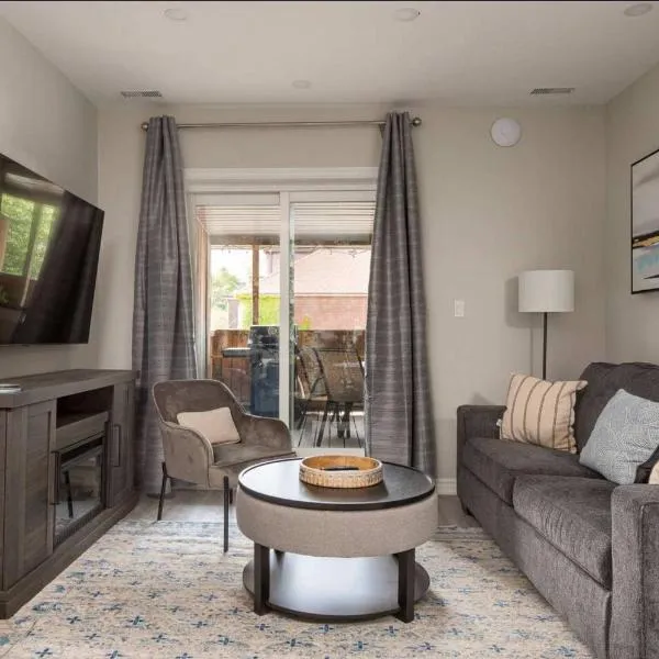 Casa Hotel Elegant Suite w Patio BBQ Grill, Hotel in Toronto