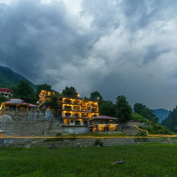 Walnut Riverside Resort, hotel en Kāgān