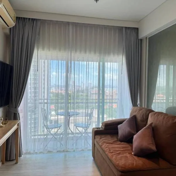 Luxury Seaview Condo, hotel in Na Jomtien