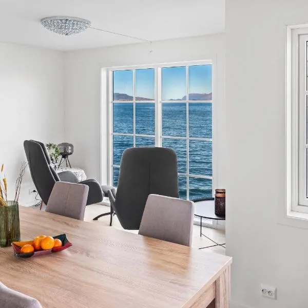 Komfortable Ferieleiligheter med Sjøutsikt, hôtel à Stadlandet