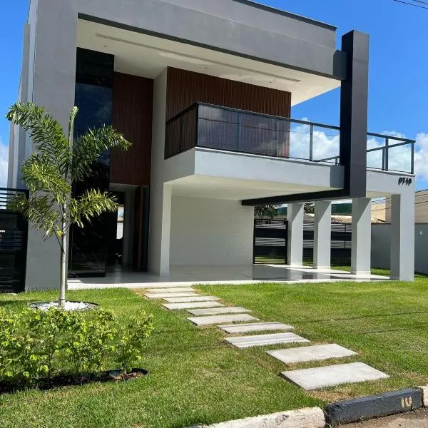 Luxuosa casa, a 150m da praia, hotel in Camaçari