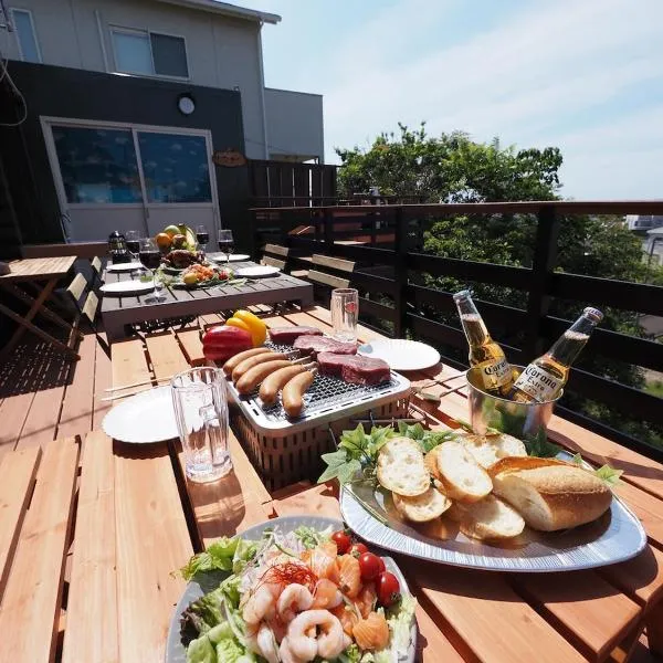 LOG HOUSE 白浜 -Shirahama- Dog run, hot springs, BBQ, and sauna! PET OK, hotel in Shirahama