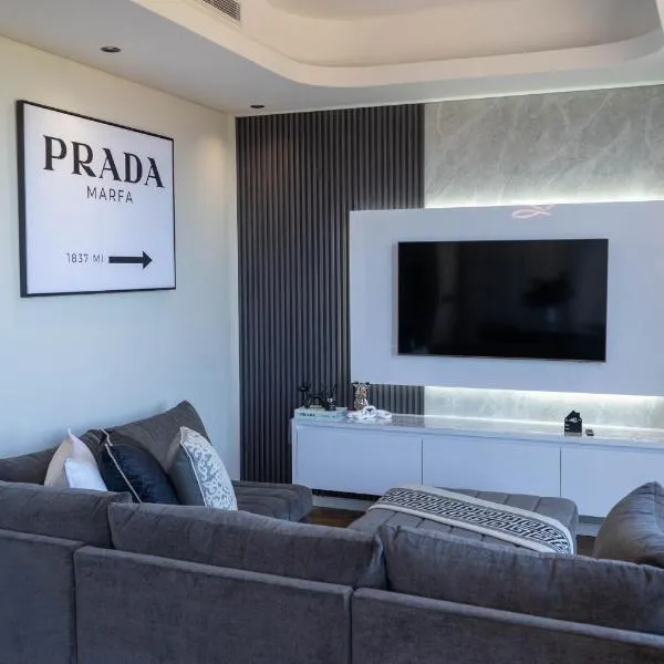 Prada Penthouse at On Park Century City, hotel in Kaapstad
