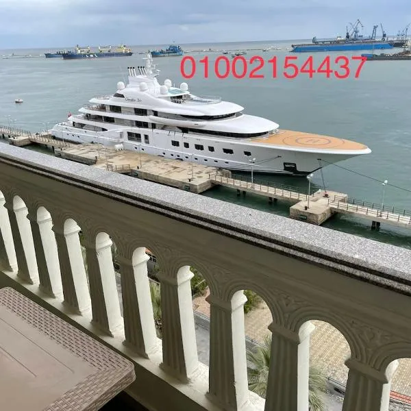 شقة 702 عائليه كبيره مطله علي قناة السويس والبحر, hotel in Port Said