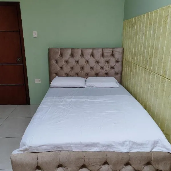 Suit semi amoblada, hotel di Machala