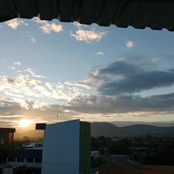 Mini penthouse mejor parte SS gran vista!، فندق في سان سلفادور