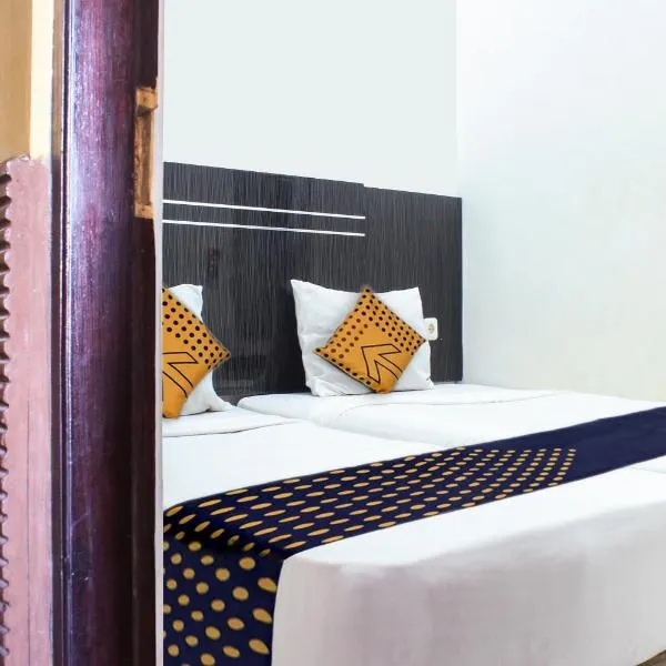 SPOT ON 3605 Clarichie Guest House, hotel a Kupang