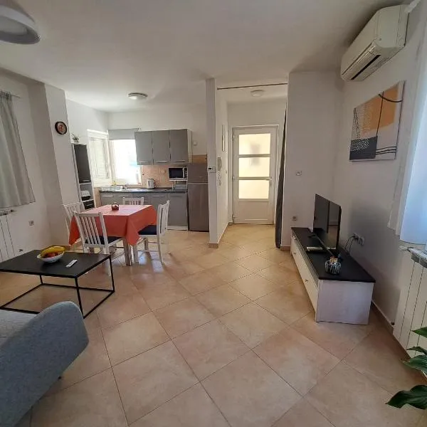 Apartman Petra, ξενοδοχείο στο Ζαντάρ