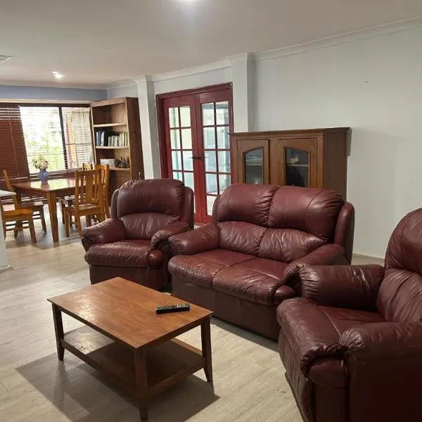 lovely double room share bathroom and kitchen, hotel v destinaci Perth