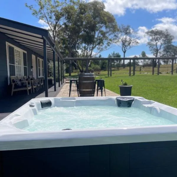 Serene bush cottage with an outdoor spa, ξενοδοχείο σε Canyonleigh