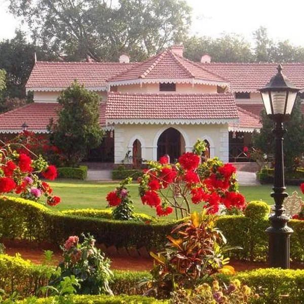 WelcomHeritage Golf View, hotel in Pachmarhī