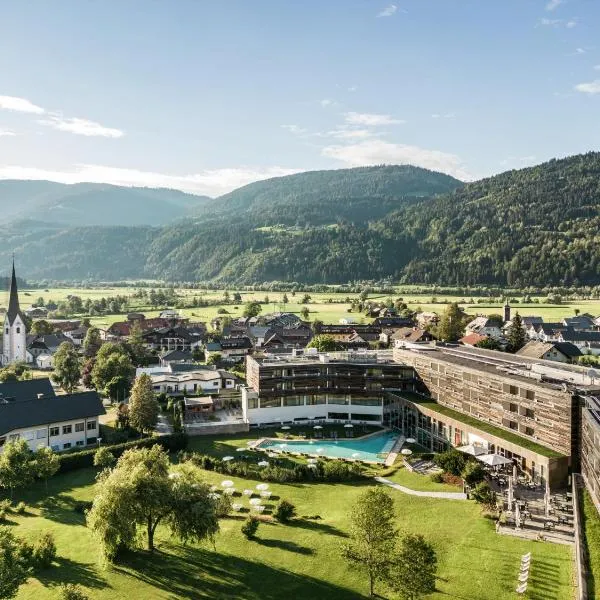 Falkensteiner Hotel & Spa Carinzia l 4 Star Superior、トレーポラッハのホテル