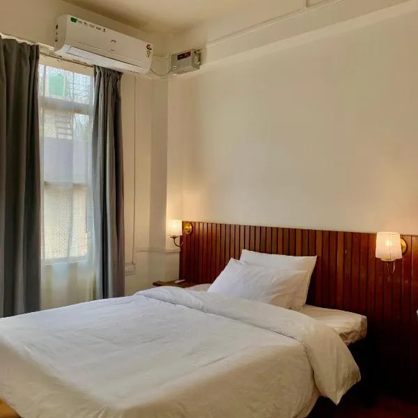 The Alcove Bed and Breakfast, hotel v Dimāpuru