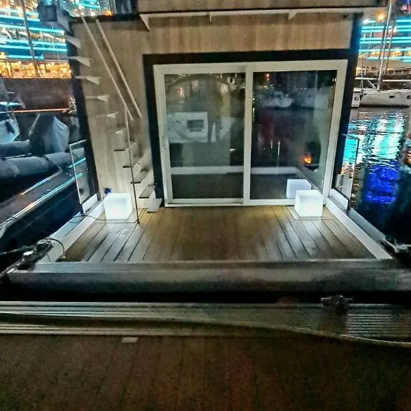 Barco-Apartamento en el Náutico de Vigo, Hotel in Vigo