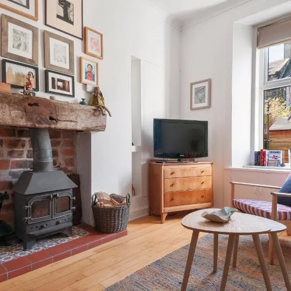 Cozy with Character Vibrant Cottage Style Flat at Leith Links Park, hotel in Edinburgh