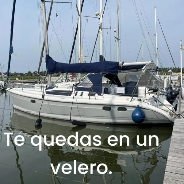 B&B op een zeiljacht in Alicante、グアルダマル・デル・セグラのホテル