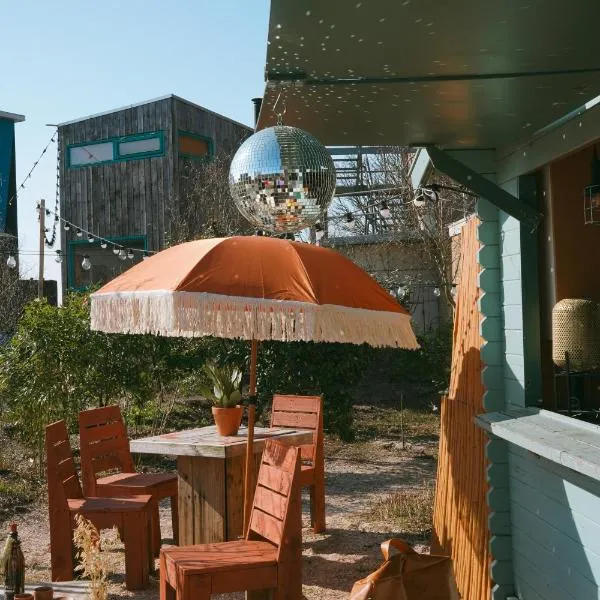 DE BUITENKANS urban camping - unique cabins, hotel en Róterdam