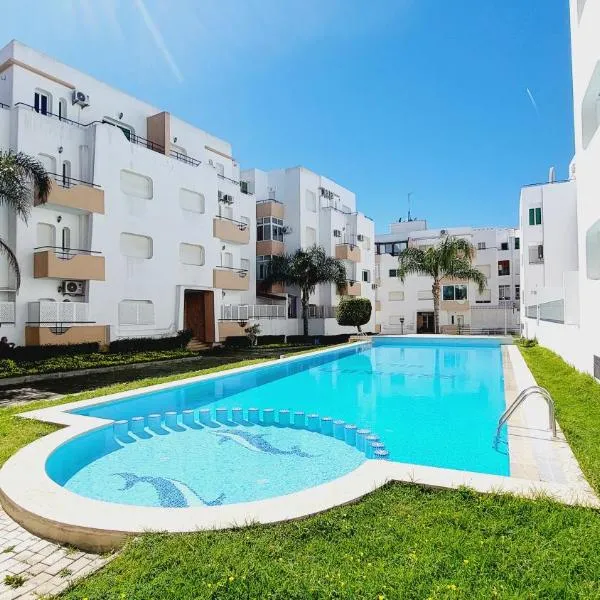 Appartement avec piscines, vue sur mer et accès à la plage à Achakar Hill, Tanger.，位于丹吉尔的酒店