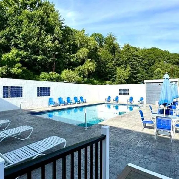 The Village at Paugus Bay Condo!, hotel a Laconia