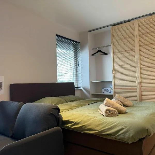 The Cozy Nest Stylish and Serene City Studio, hotel in Eindhoven