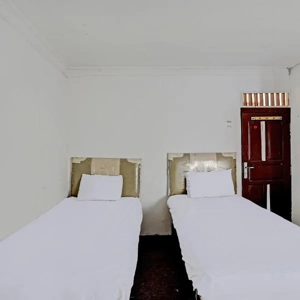 SPOT ON 92529 Penginapan Wisma Bintang Syariah Near MTs Al Ma'arif Kota Bangun, Hotel in Lebakcelong