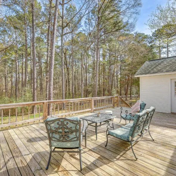 2 Mi to Downtown Work and Play at El Dorado Getaway, hotel in El Dorado