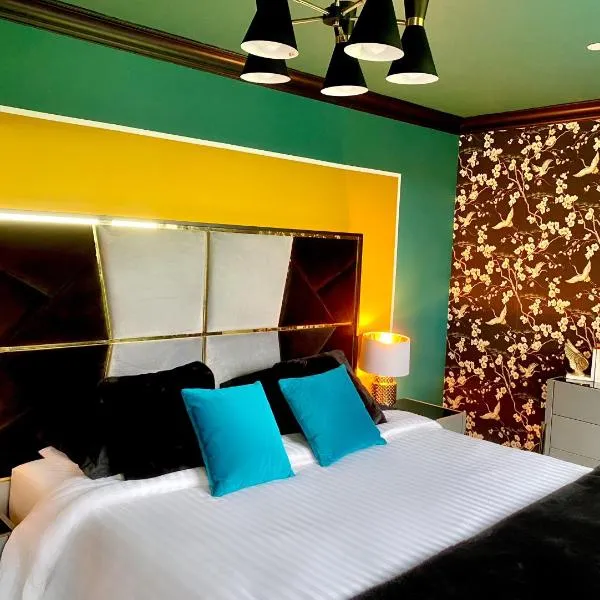 Private Bedroom & Bathroom with Amazing View in Quirky Townhouse, hotel i Glasgow