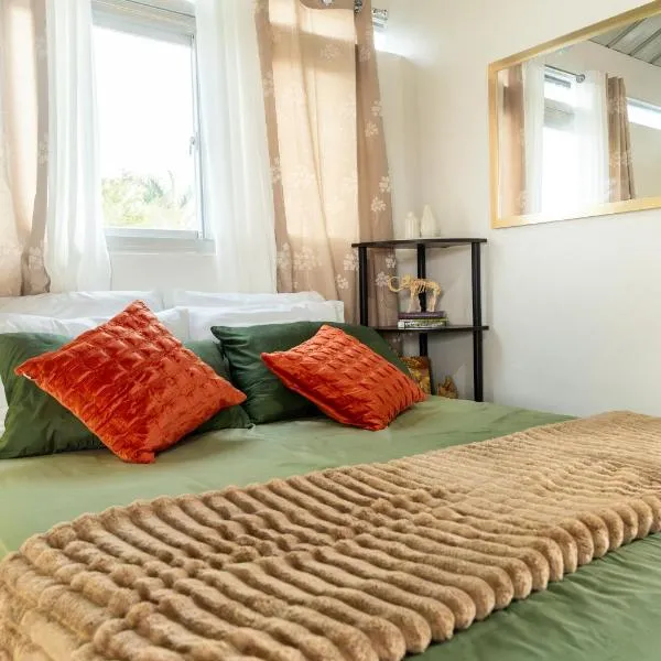 Casa Ricaforte - ROOFTOP 3rd Floor Quiet Mountain View, hotel in Valencia