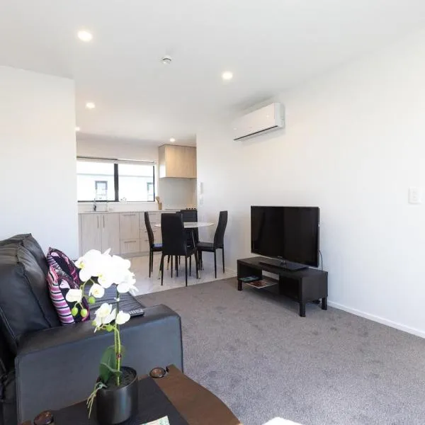 Brand new 2 bed ocean view!, hotel in Christchurch