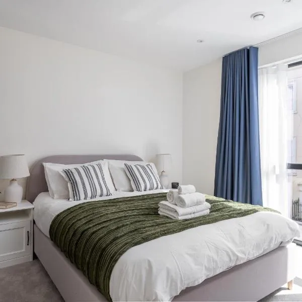 2 Bedroom Serviced Apartment, Chelsea & Fulham, Winter Balcony, Luxury high spec finish, Hotel in London