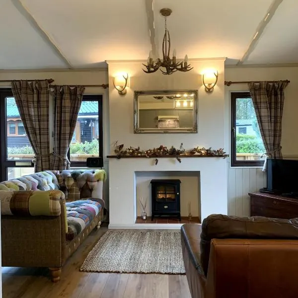 The Woodhouse Cabin 8, hotel in Moffat