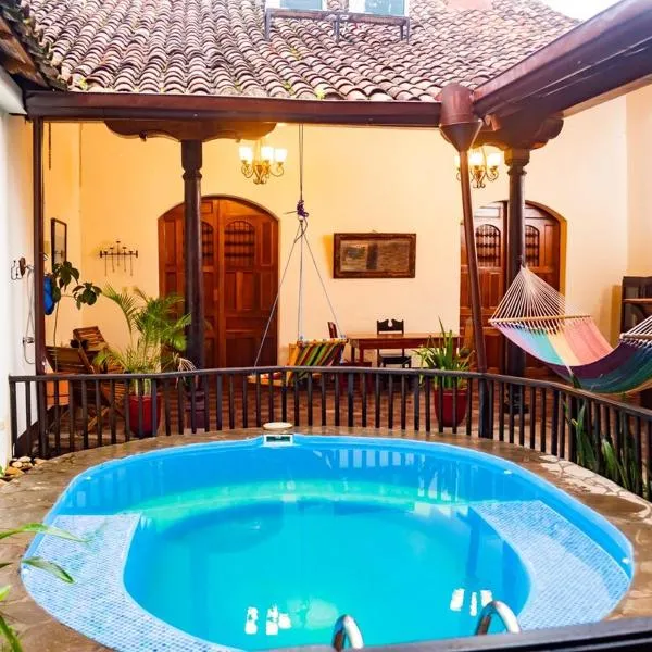 Elegant, Romantic & Kid-Friendly Colonial Home, Hotel in Granada