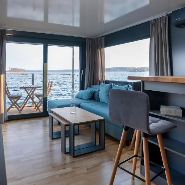 Domek na wodzie - Marina & Camping Siemiany – hotel w mieście Siemiany