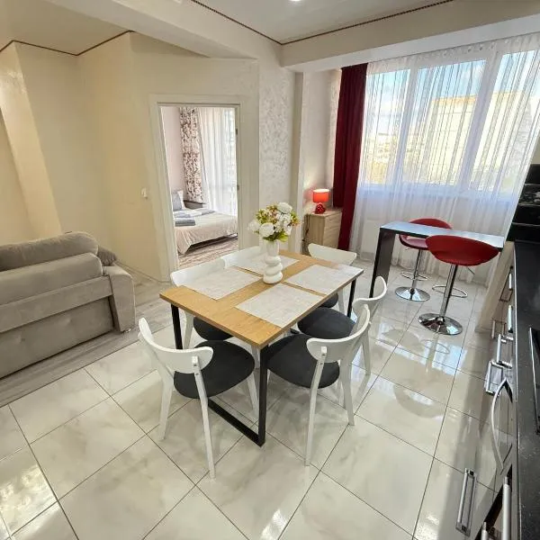 Cozy Two Bedroom Large Apartment, hotel u gradu Čišinau